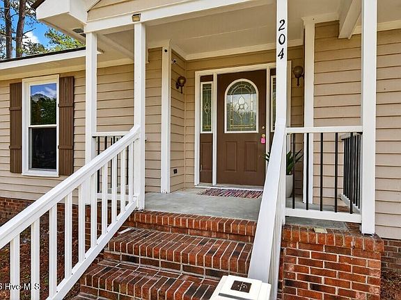 2nd image of 204 Sweetbriar Lane