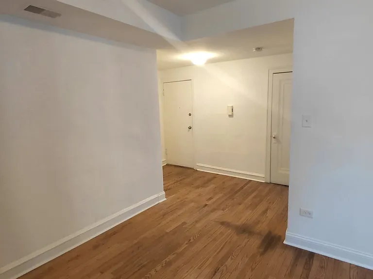 1107 N Avers Ave #1 — Photo 4