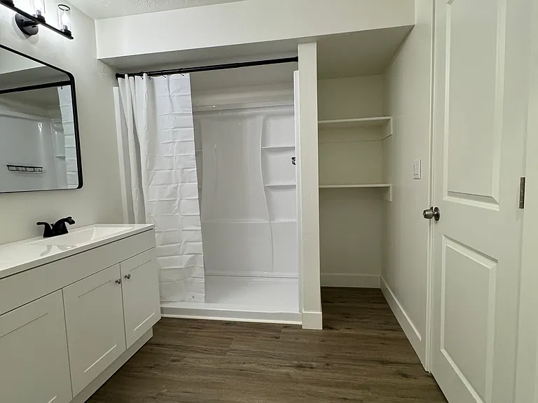 240 W Center St #BASEMENT — Photo 1