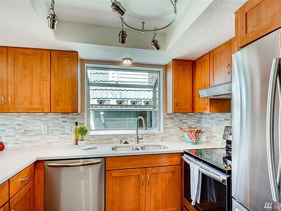 5th image of 2345 Boylston Ave E #201