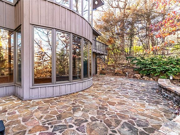 4th image of 1079 N Tanglebriar Ln