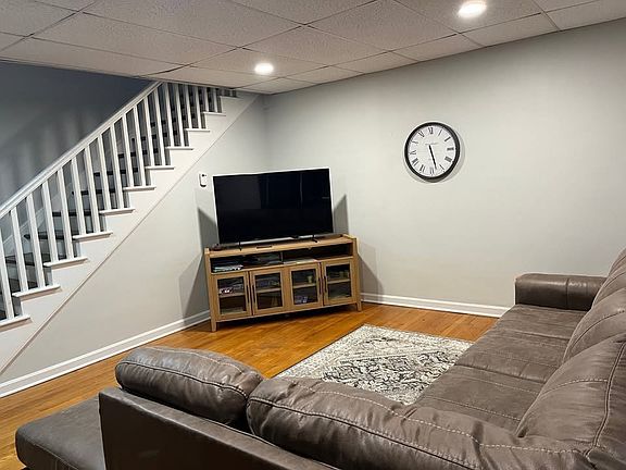 4th image of 258 Probasco St