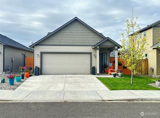 1133 SW Carver St, College Place, WA 99324