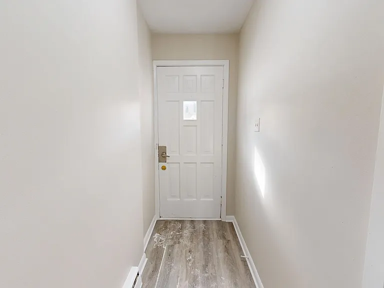 144 Arbour Glen Cres #1 — Photo 3