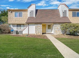 222 Pointe Cir N #2, Coram, NY 11727