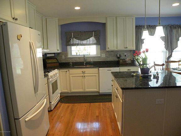 3rd image of 14 Eldorado St