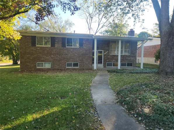 11202 Claywood Dr, Saint Louis, MO 63126