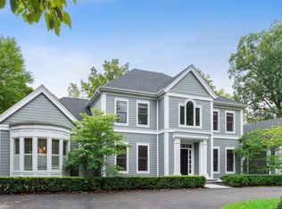 311 Belle Foret Dr, Lake Bluff, IL 60044