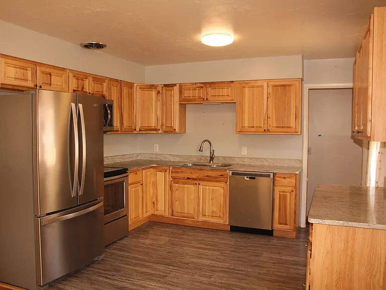 559 W Pine St — Photo 17