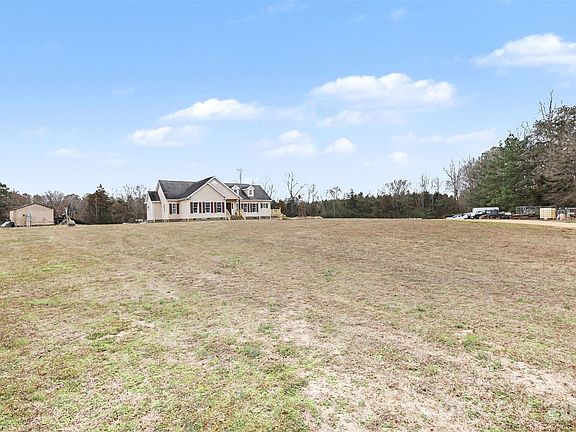 2nd image of 2262 Center Rd