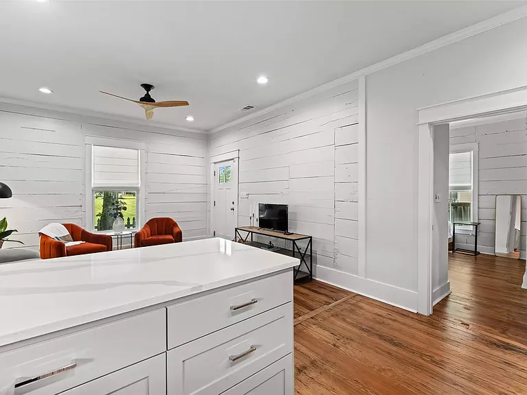 1012 Burnett Ave — Photo 32
