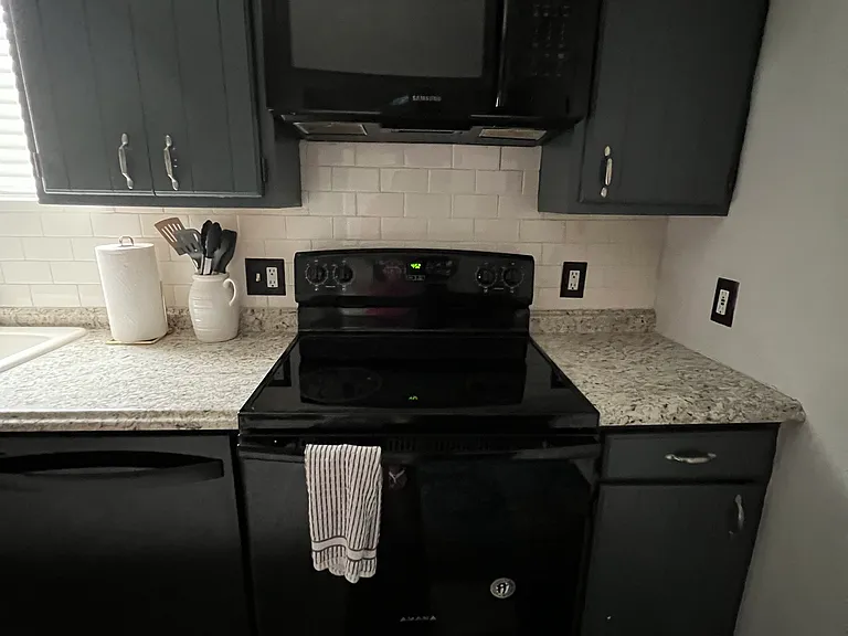 320 Linden St — Photo 13