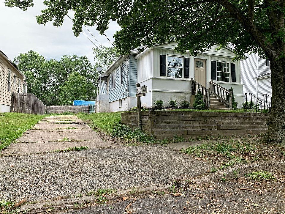 2nd image of 216 Curtis Ave