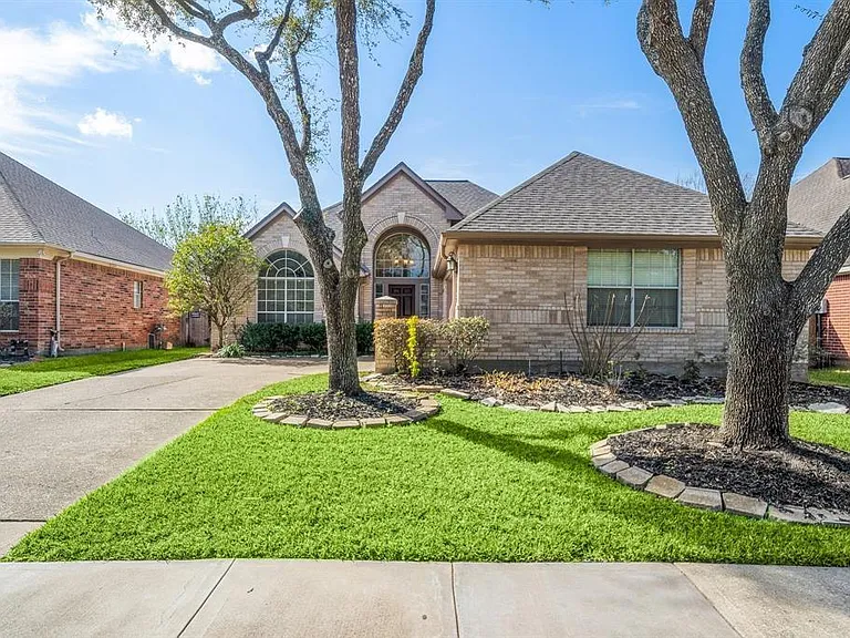 3310 Shadowchase Dr — Photo 2