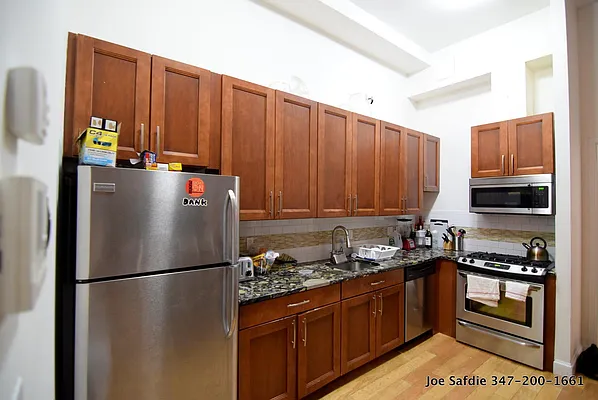 Rented by Safdie Realty Group | media 49