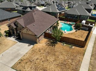 100 Honeysuckle Ln, Waxahachie, TX 75165
