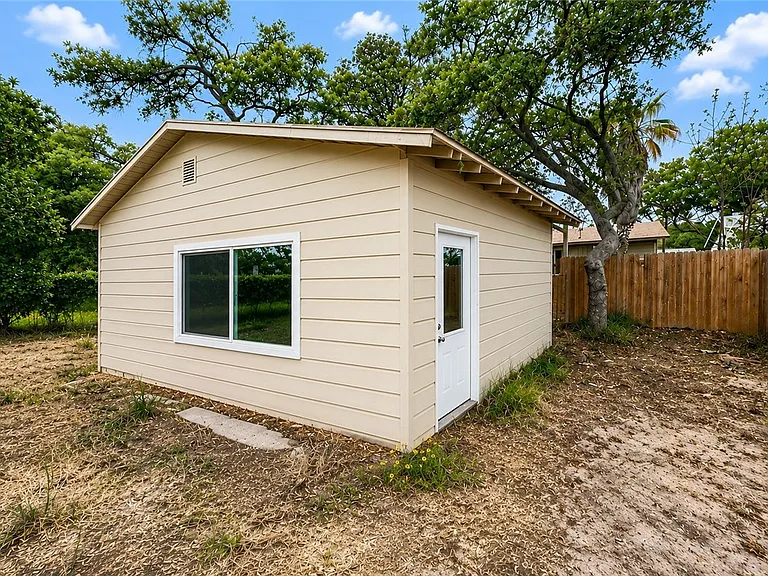 1309 Oak Park Dr — Photo 1