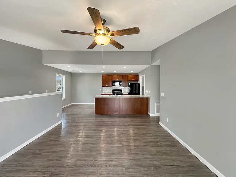 Lake Point Apartments — Photo 63