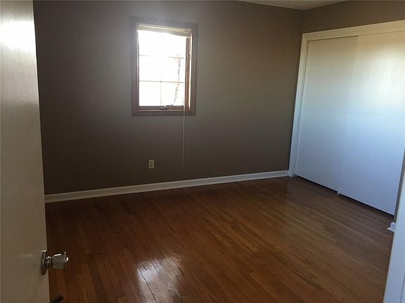 5th image of 214 York Ave