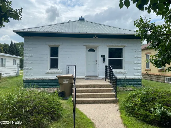 212 4th Ave SW, Watertown, SD 57201