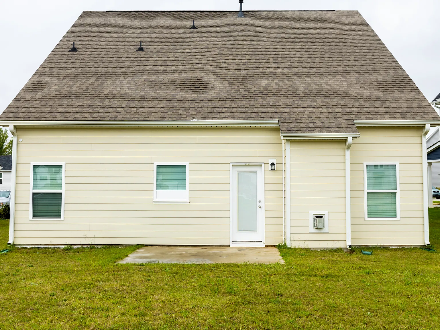 4 bed, 2.5 bath, 2450 sqft, $2,175 — Photo 3