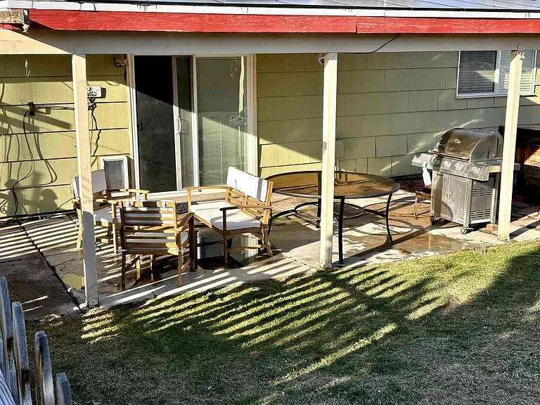 Chinchilla Ave — Photo 10