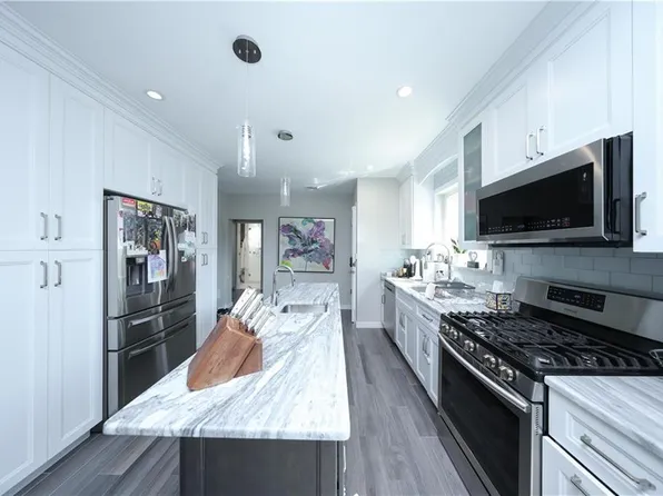 365 Liberty Avenue image 3 of 26