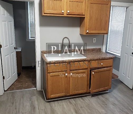 4th image of 1000 Hagerer St