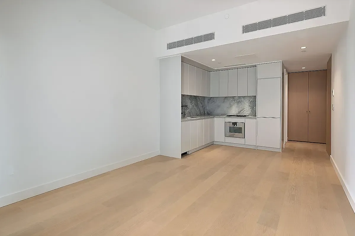 250 East 25th Street — Photo 3