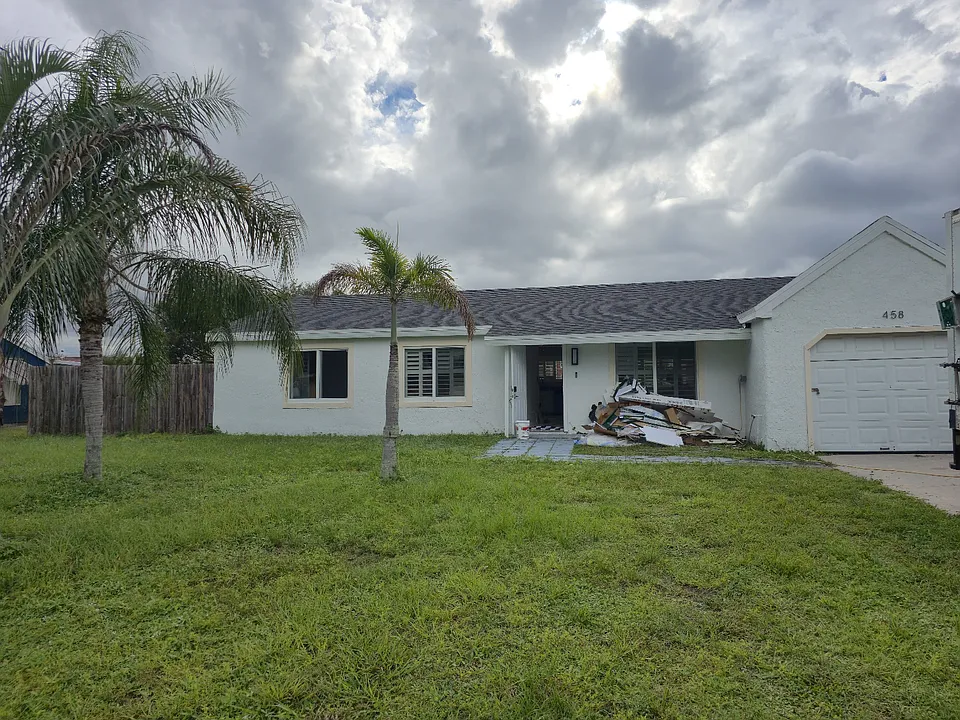 458 SW Bridgeport Dr