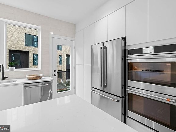 5th image of 654 Fairmount Ave
