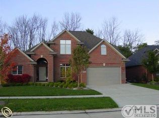 15963 White Water Dr, Macomb, MI