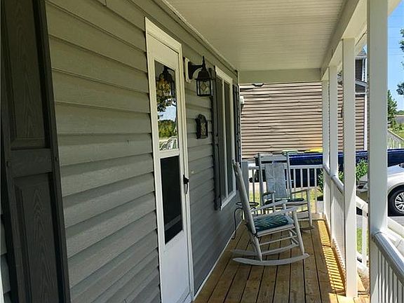 4th image of 3915 Robin Hood Dr