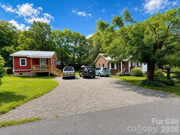 27 Bartlett St, Sylva, NC 28779