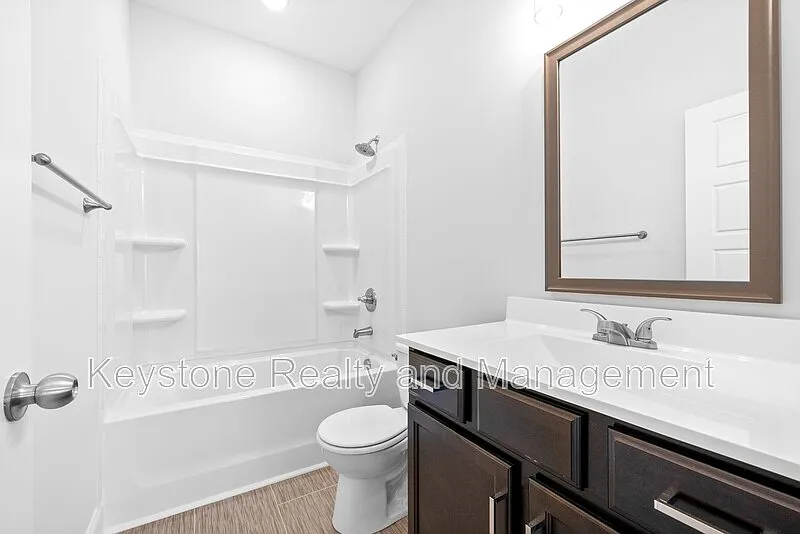 750 Tracy Lane — Photo 3