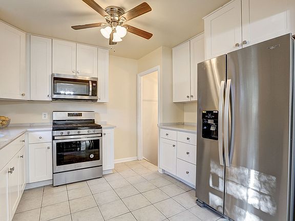 3rd image of 3025 Gumwood Dr