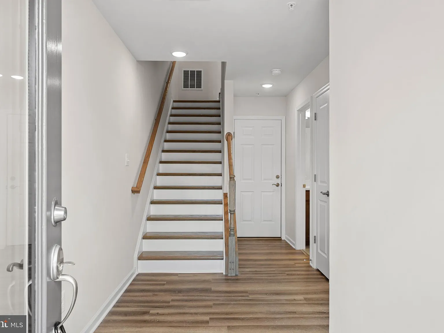 4 bed, 4.5 bath, 2055 sqft, $3,495 — Photo 3