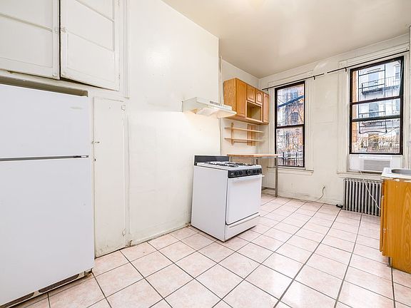2nd image of 286 Troutman St APT 1R
