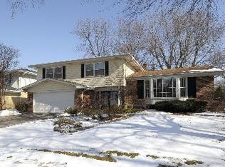 2003 N Pinetree Dr, Arlington Heights, IL 60004