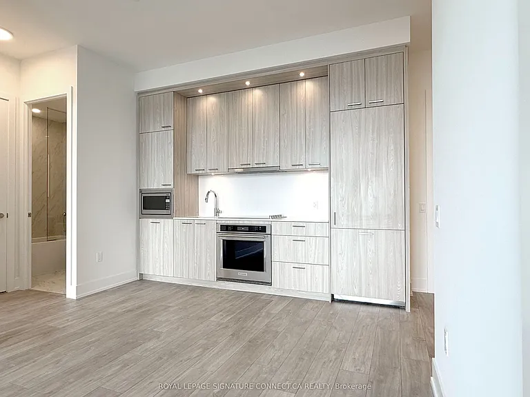 858 Dupont St #Penthouse 33 — Photo 8