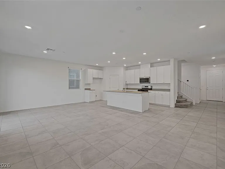 8454 Vacarez Dr — Photo 10