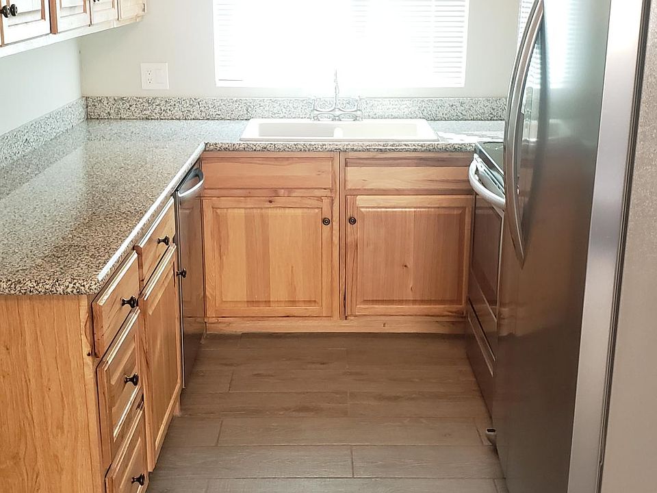 1st image of 905 S Acorn Ave
