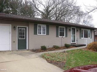 2356 Swan Dr, Freeport, IL 61032