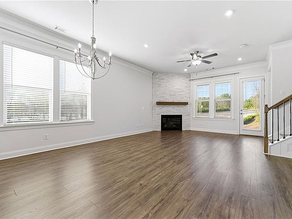 4th image of 2025 Abbey Rd