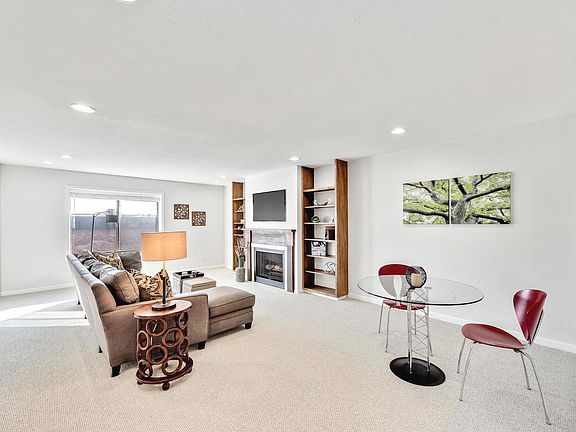 3rd image of 1325 N Sterling Ave Unit 206