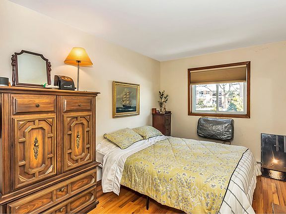 2nd image of 1 Toms Point Ln #B2-3d