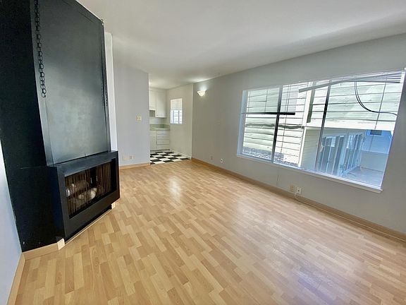 3rd image of 2144 Green St APT 3