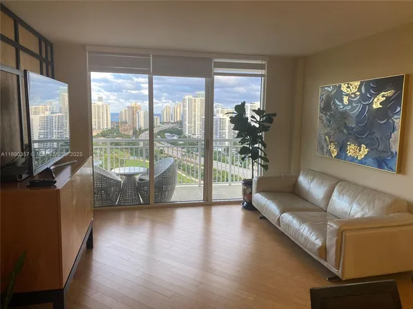 19501 W Country Club Dr, Aventura, FL