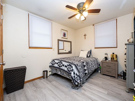5th image of 302 4th St SW