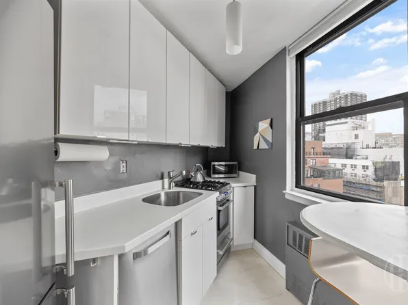 225 East 36th Street image 4 of 7